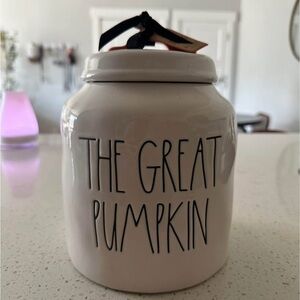 White Ceramic 'The Great Pumpkin' Jar